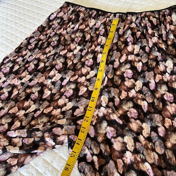 Vince multicolor, pleated cropped pants, size large - Picture 5 of 14